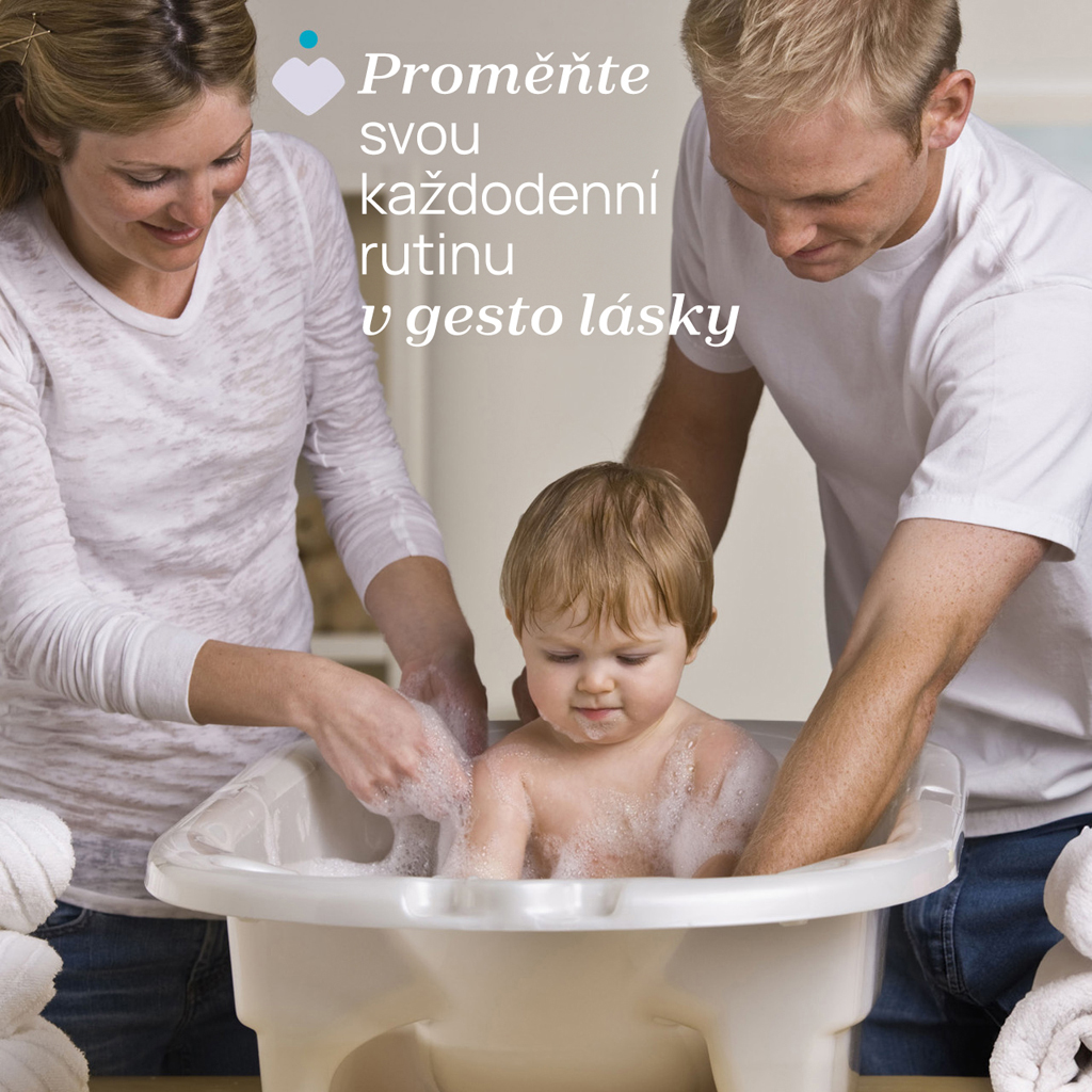 CHICCO Darčeková sada kozmetiky Natural Sensation + silikónová umývacia hubka labka