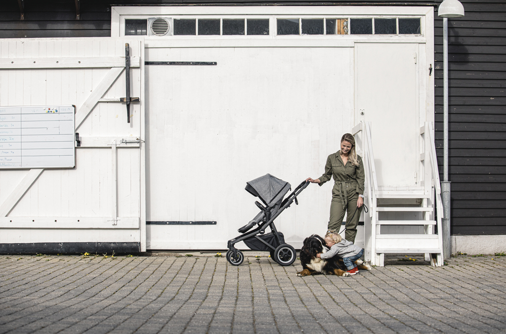 THULE Športový kočík Sleek Black/Grey Melange