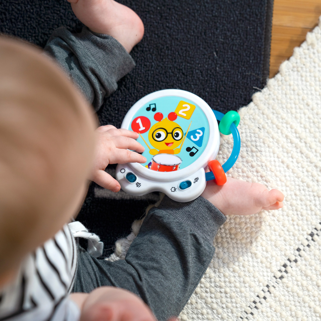 BABY EINSTEIN Hračka hudobná bubon Tiny Tempo™ 3m+