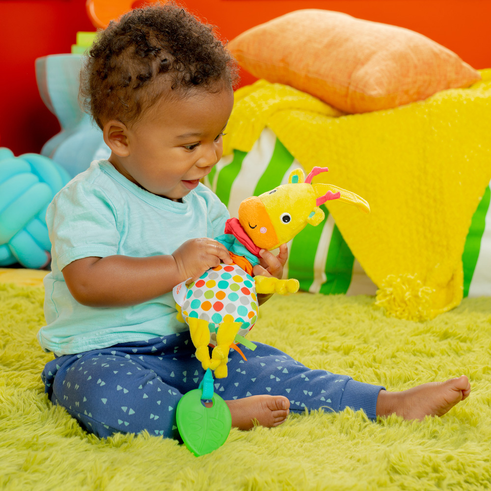 BRIGHT STARTS Hračka s melodií na C kroužku Pull, Play & Boogie™ žirafa 0m+