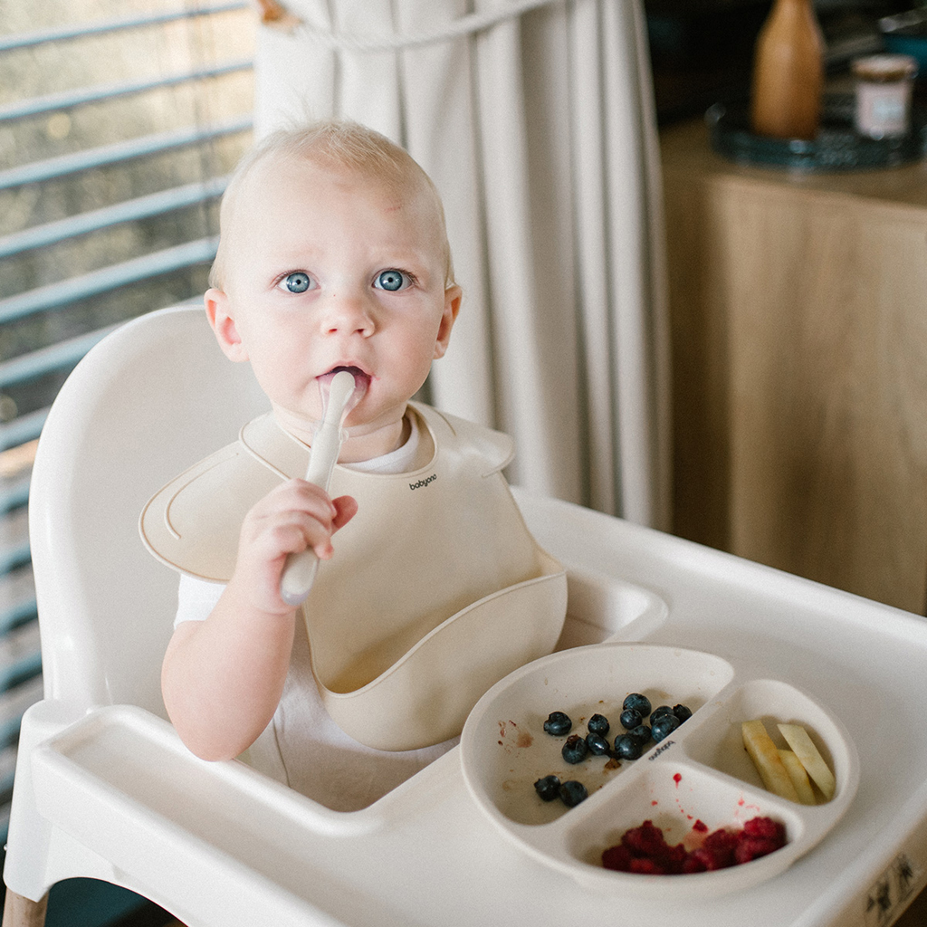 BABYONO Tanier silikónový s prísavkou - beige 6m+