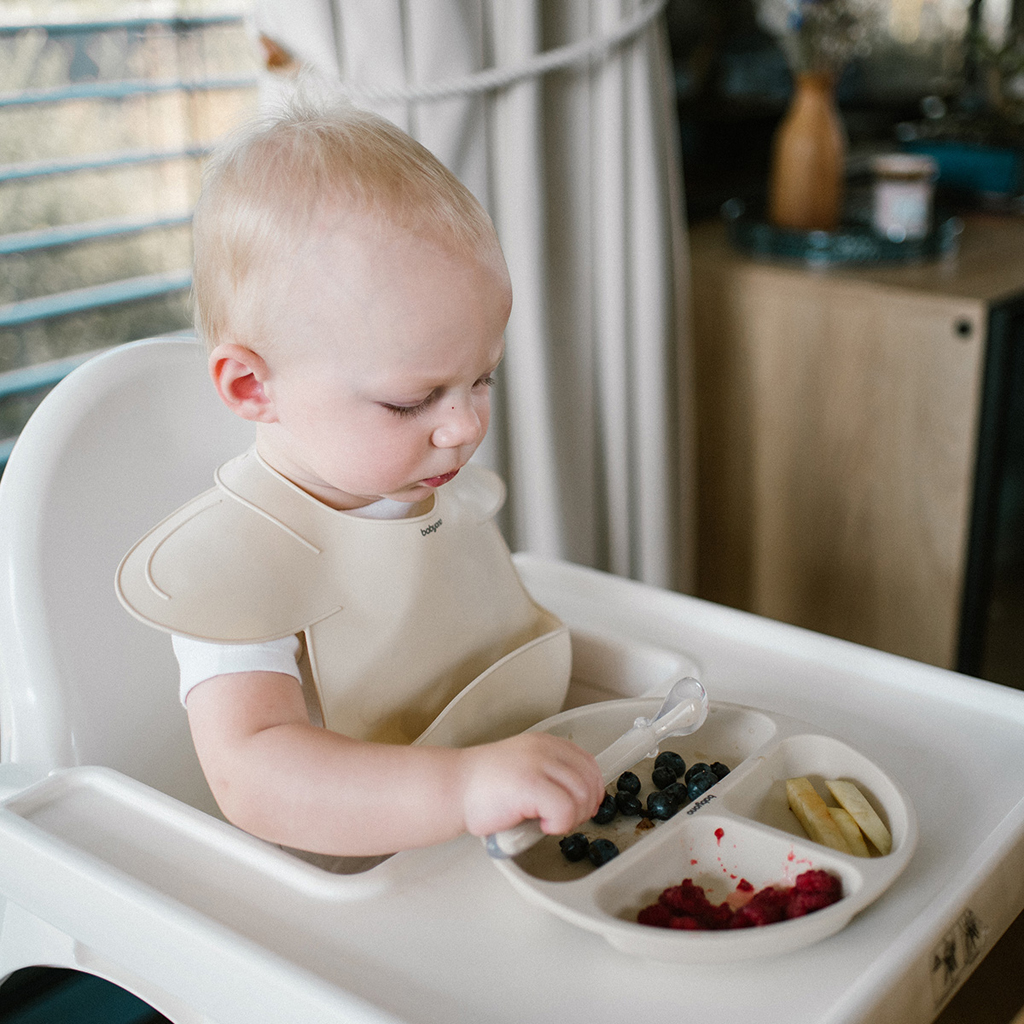 BABYONO Tanier silikónový s prísavkou - beige 6m+