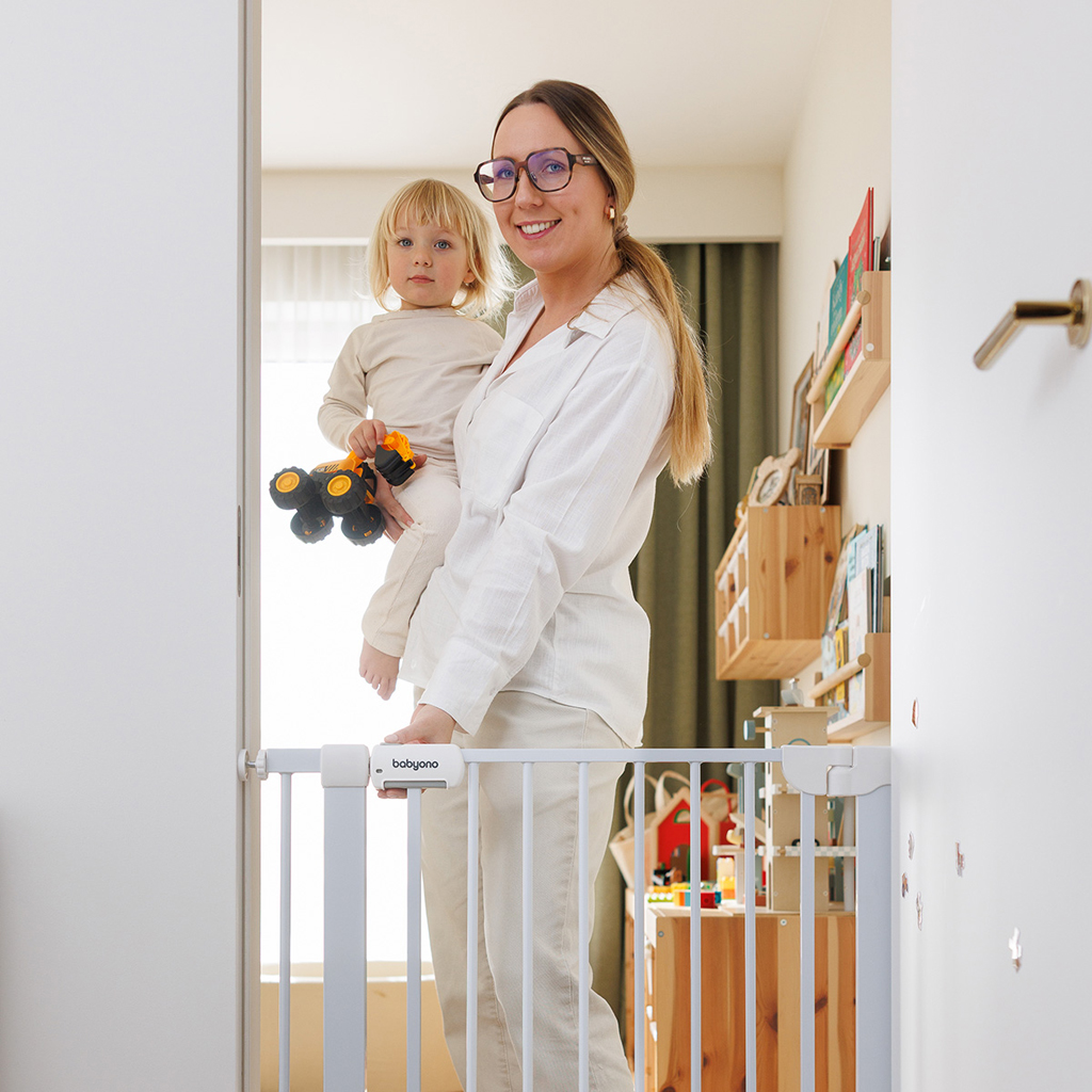 BABYONO Bezpečnostná zábrana na schody a dvere 75–96 cm, detská aj pre psov, bez vŕtania