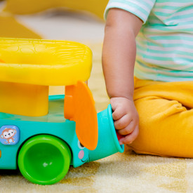 BRIGHT STARTS Autíčko vkladacie s loptičkami Pop & Roll Safari Bus™ 6m+