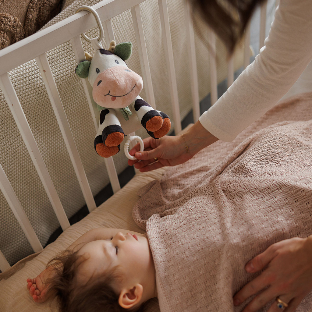 BABYONO Hračka hudobná na C-krúžku Cow Bingo 0m+