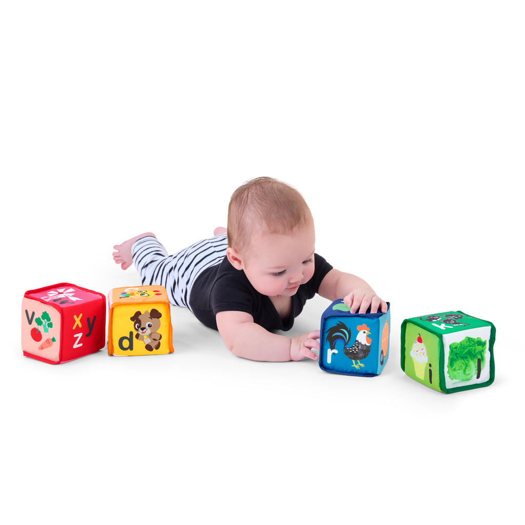 BABY EINSTEIN Hračka textilná kocky abeceda Alpha Stacks™ 4ks, 3m+