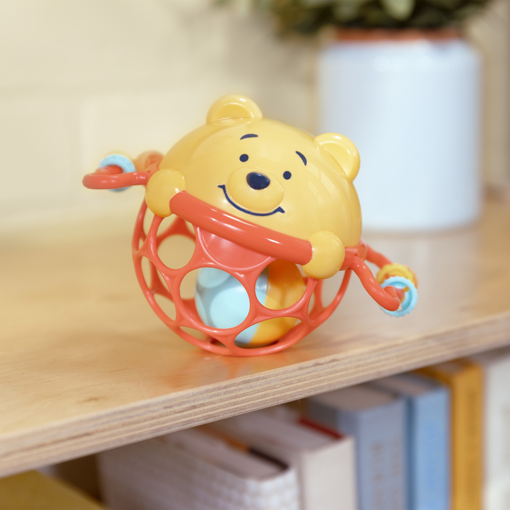 BRIGHT STARTS Hračka Oball hrkálka Winnie the Pooh Jingle & Shake™ 0m+
