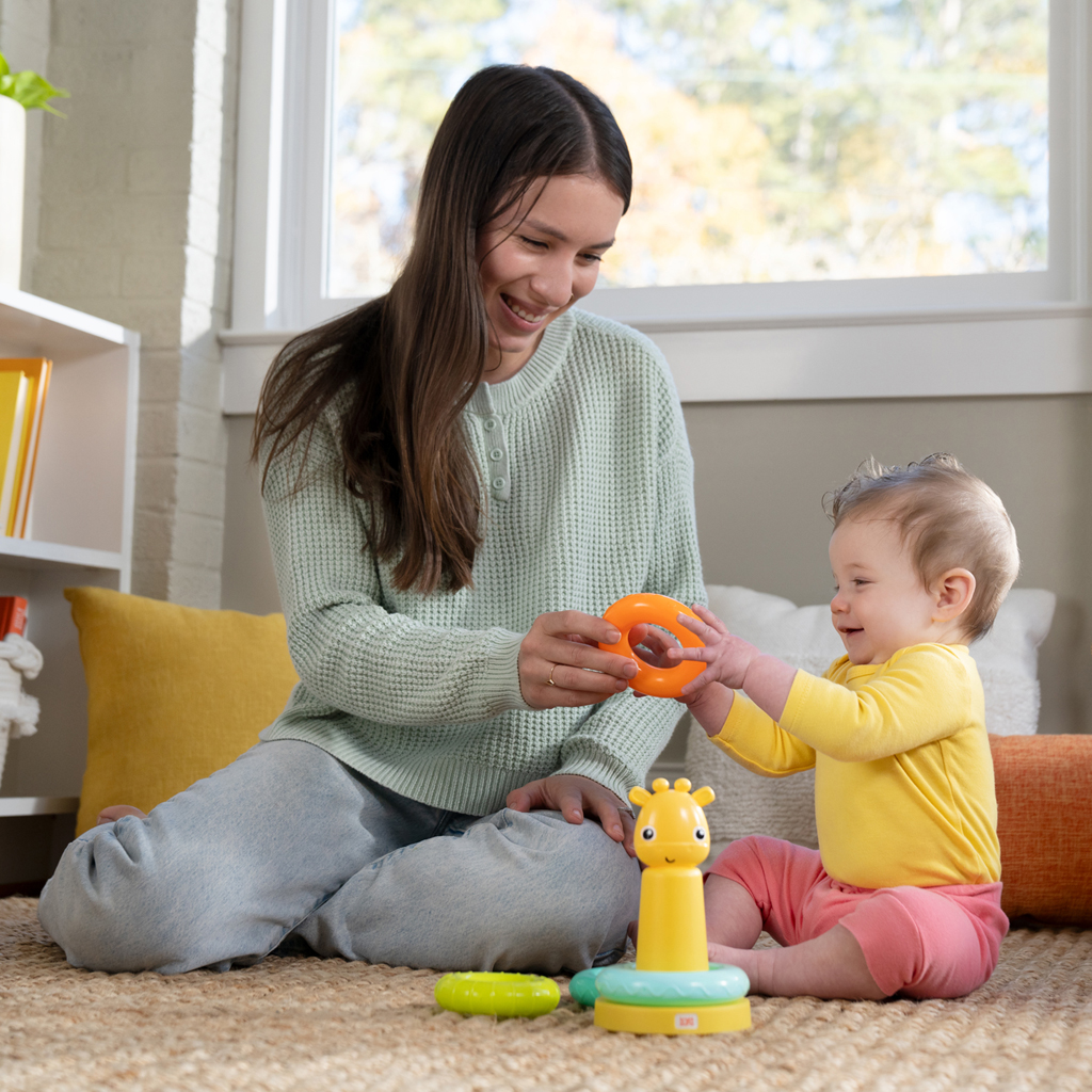 BRIGHT STARTS Hračka stohovacia veža žirafa Giraffe Tower™ 6m+