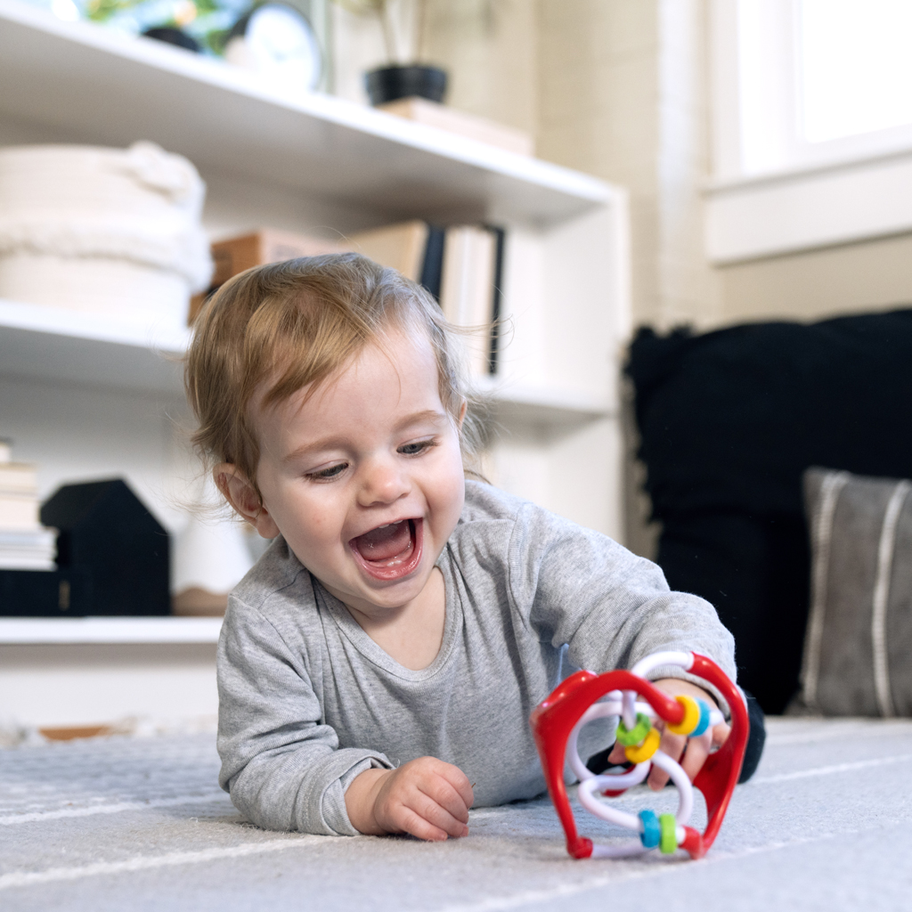 BABY EINSTEIN Hračka lopta senzorická Slide & Swirl™ 3m+