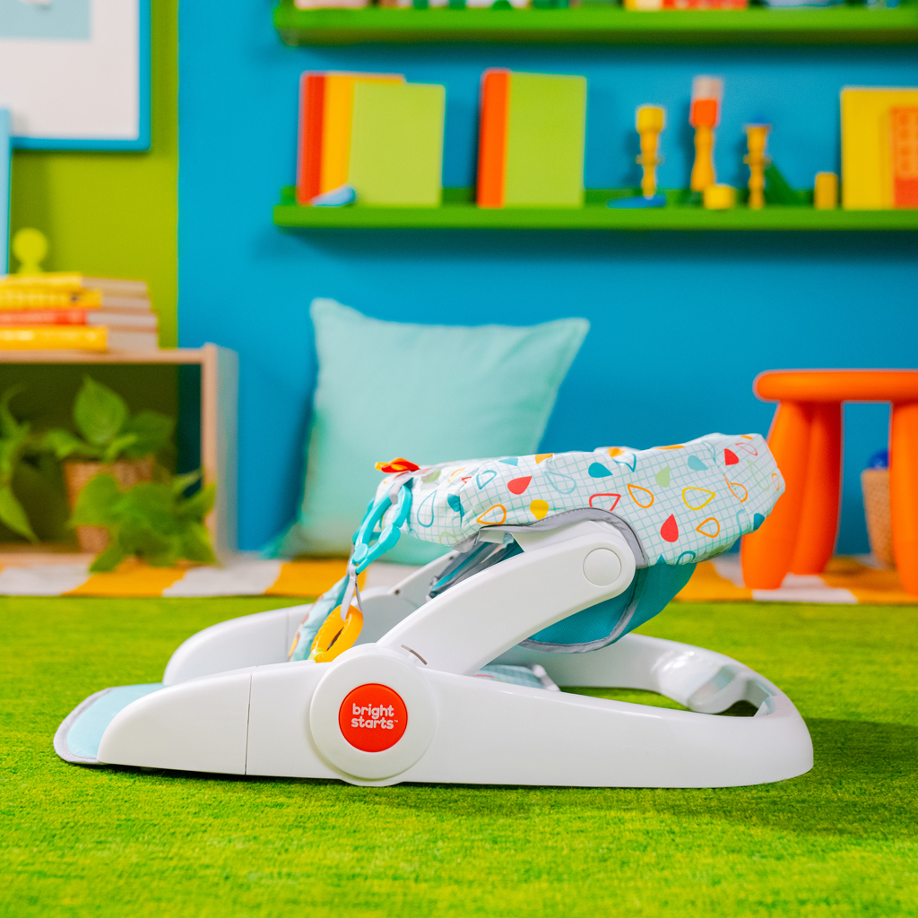 BRIGHT STARTS Kresielko učiace s hračkami pripravené na cestovanie Learn-to-Sit™, 4m+
