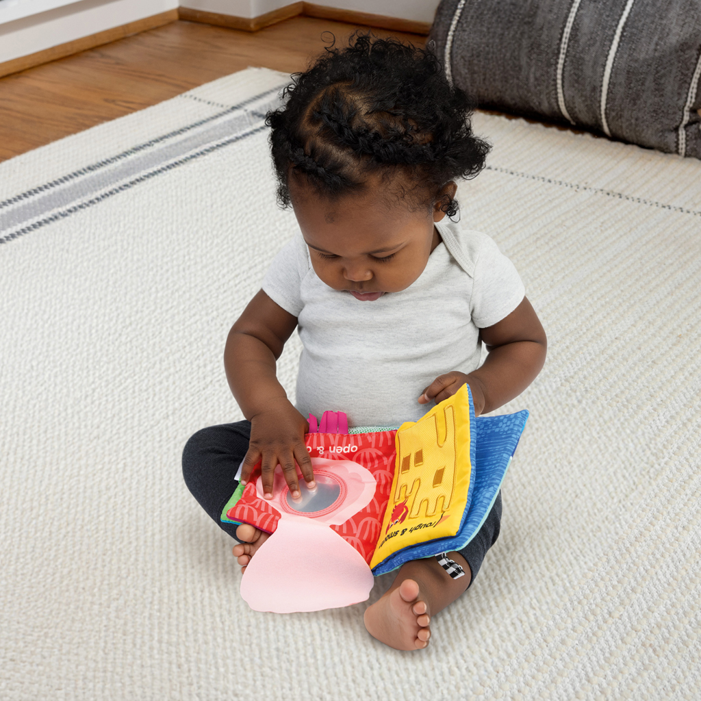 BABY EINSTEIN Mäkká kniha plná aktivít Ocean Opposites™, 0m+