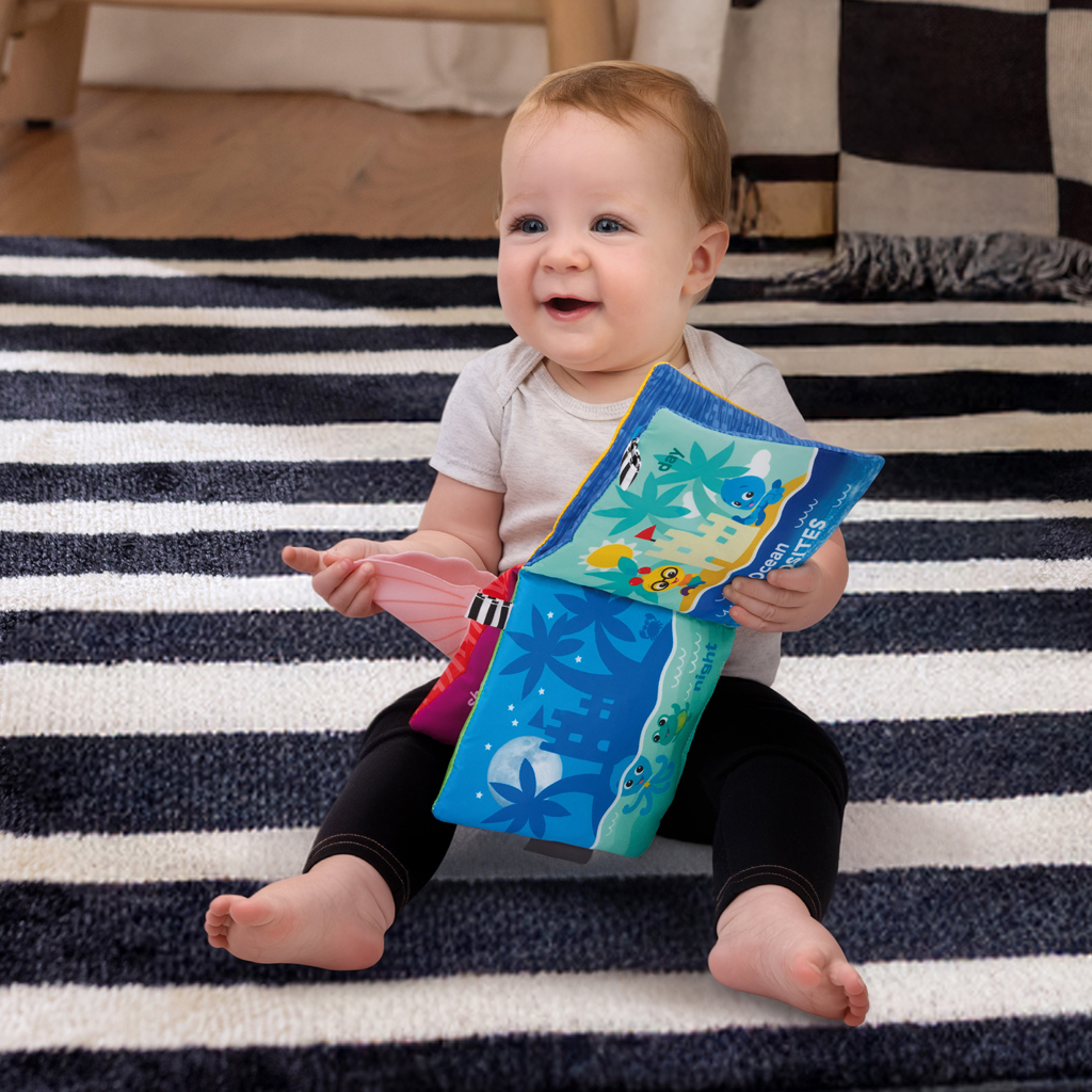 BABY EINSTEIN Mäkká kniha plná aktivít Ocean Opposites™, 0m+