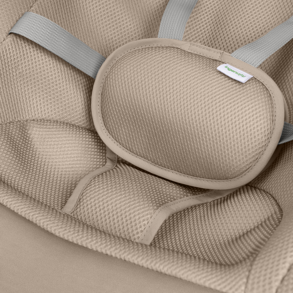 INGENUITY Lehátko hojdacia s vibráciou, pripravené na cesty Nestlé™ Mocha, 0m+