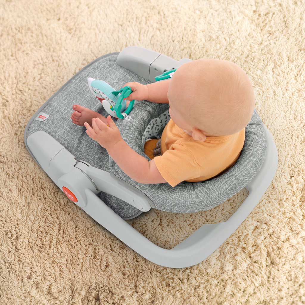 BRIGHT STARTS Kresielko učiace s hračkami pripravené na cestovanie Learn-to-Sit™ Grey, 4m+
