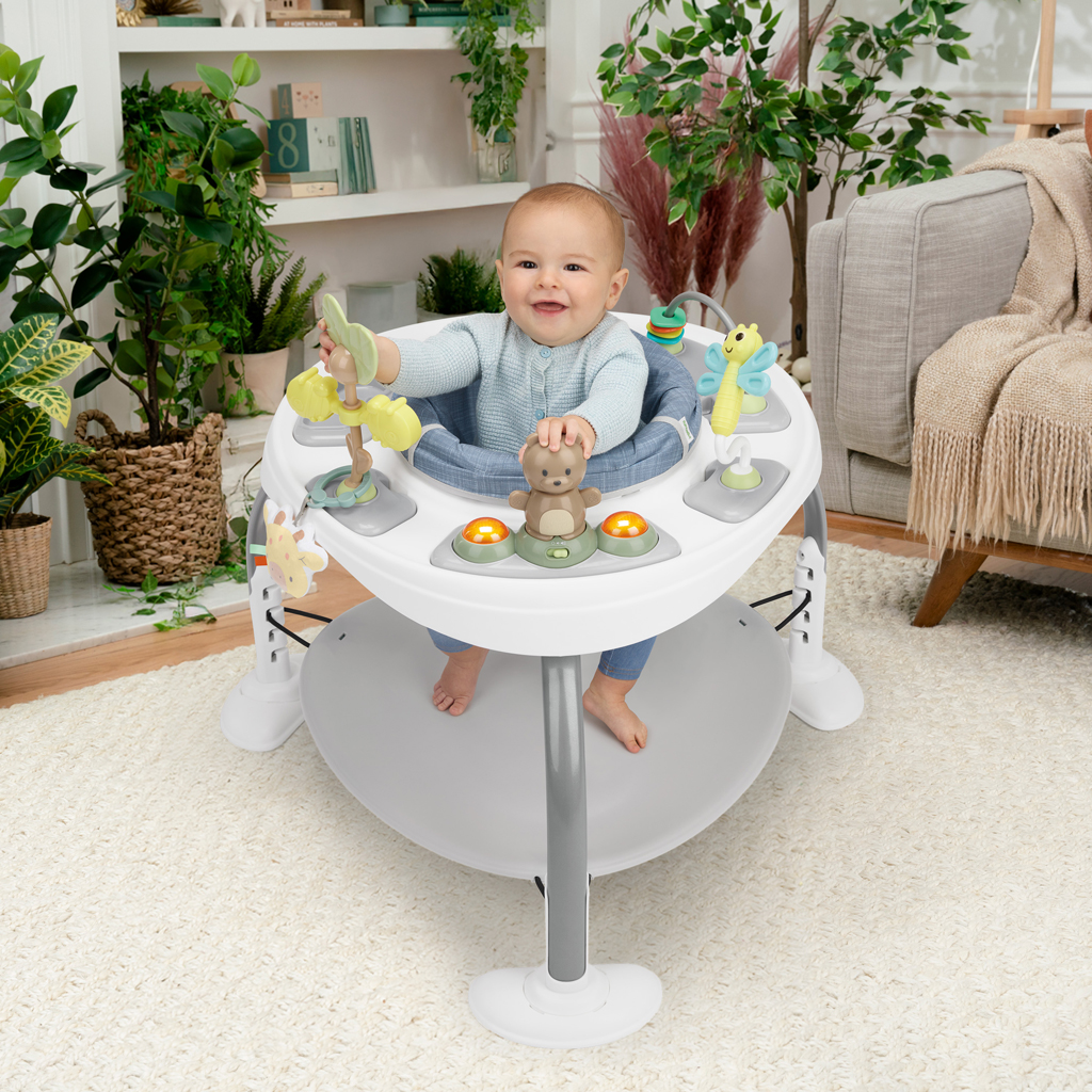 INGENUITY Hračka aktívna skákacia so stolíkom 2v1 Bounce to Bloom™ Chambray