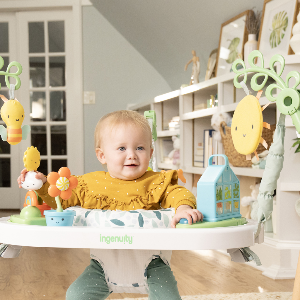INGENUITY Aktivitné centrum so skákadlom a stolíkom 3v1 PlayStage™, 6m+