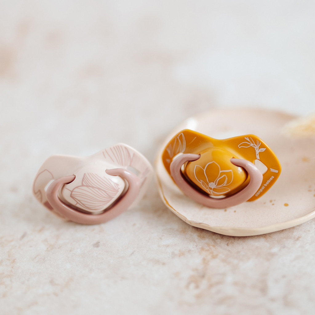 CANPOL BABIES Dudlík silikonový symetrický Light touch GOLD 18m+ 2ks růžový