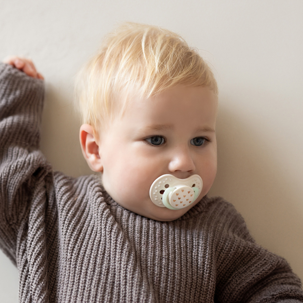LOVI Cumlík svietiaci silikónový dynamický Teddy love 0-6m 2ks