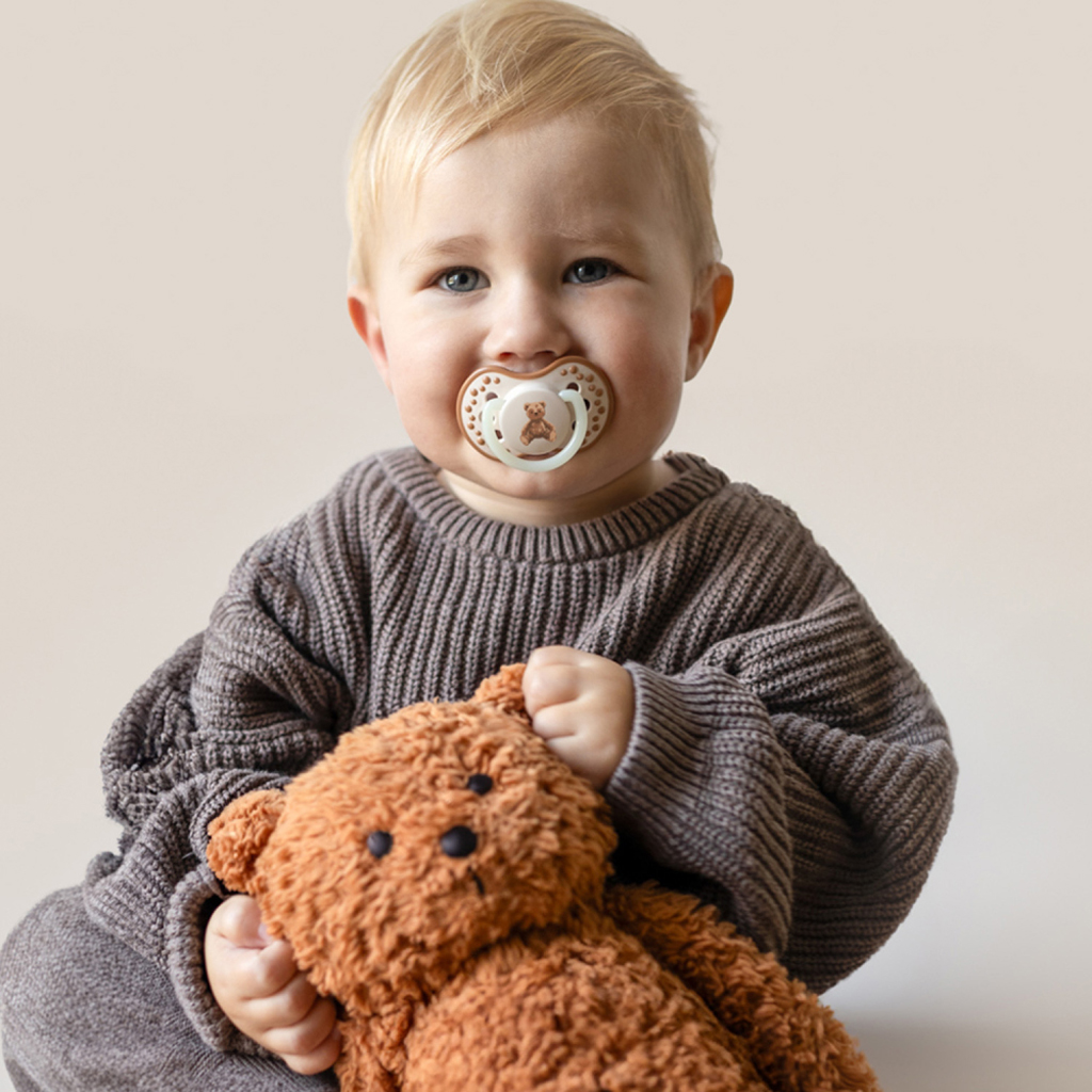 LOVI Cumlík svietiaci silikónový dynamický Teddy love 6-18m 2ks