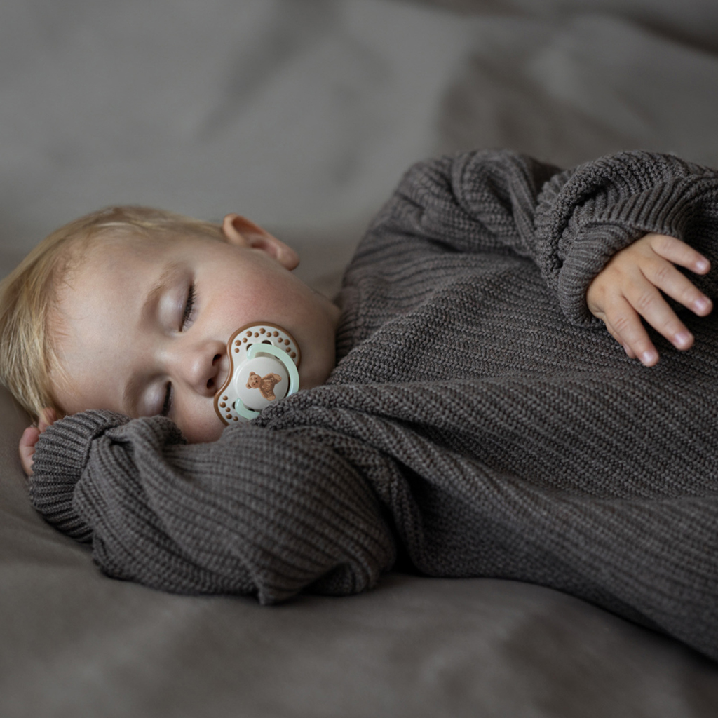 LOVI Cumlík svietiaci silikónový dynamický Teddy love 6-18m 2ks