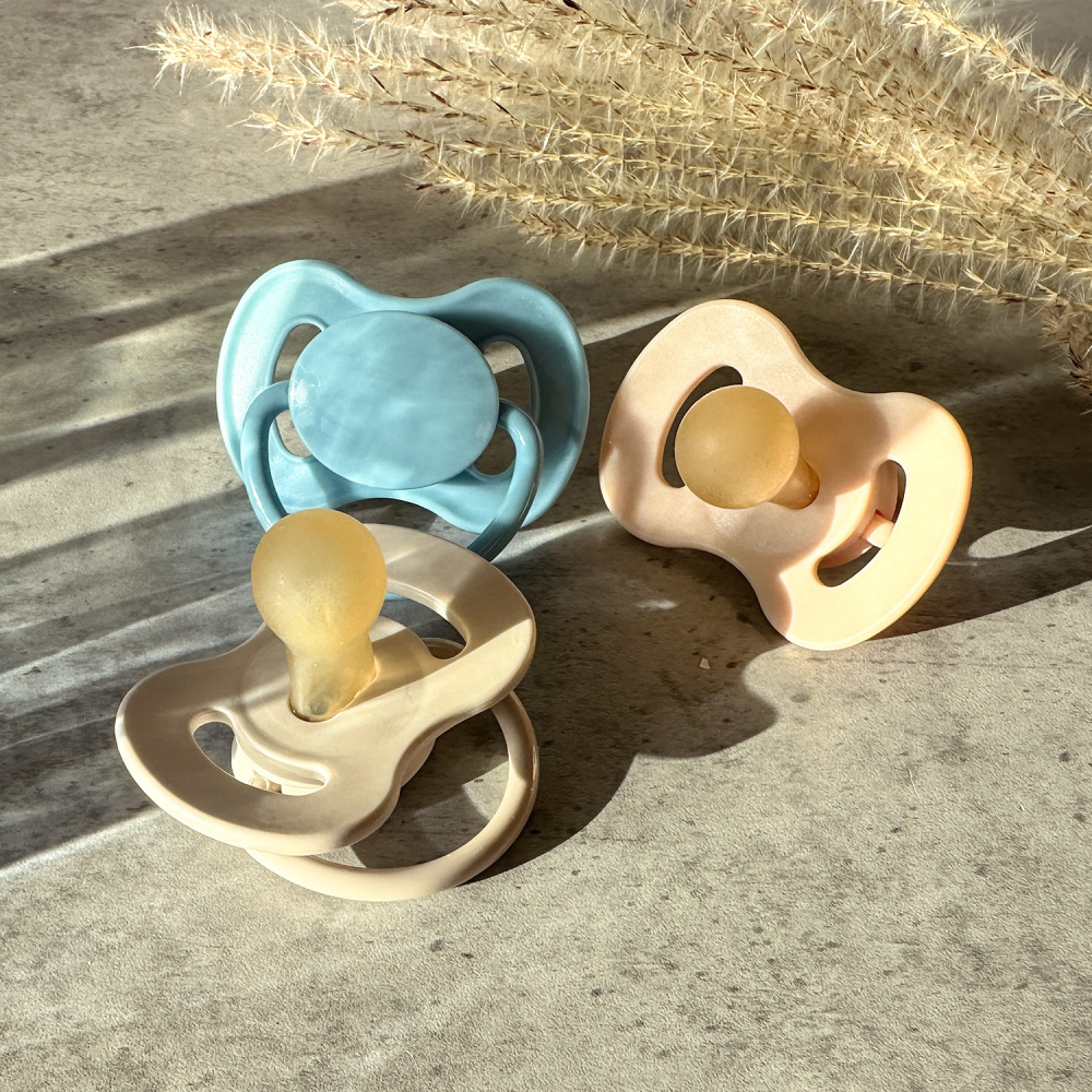 CANPOL BABIES Dudlík kaučukový s kulatou špičkou špičkou Nude 0-6m modrý