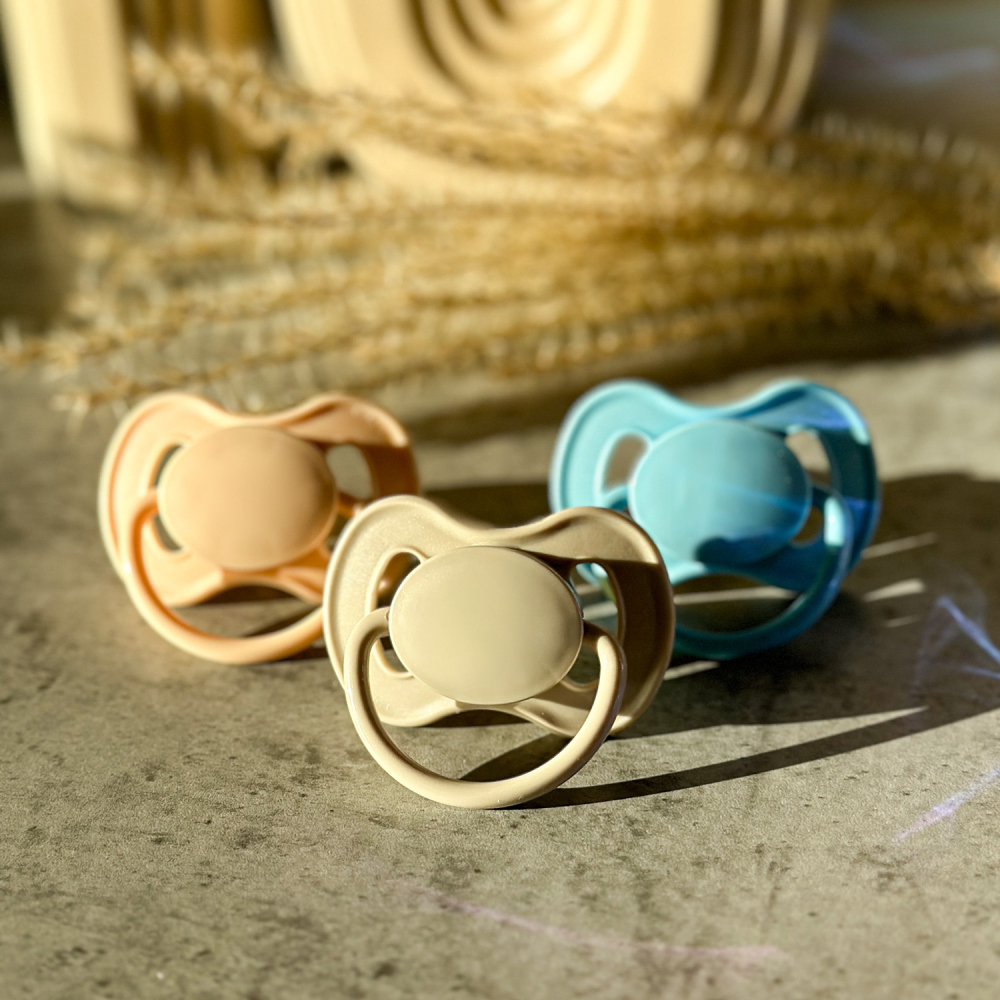 CANPOL BABIES Dudlík kaučukový s kulatou špičkou špičkou Nude 6-18m modrý