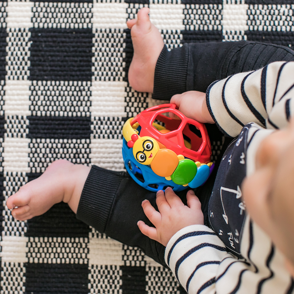 BABY EINSTEIN Hryzačka lopta Bendy Ball™ 3m+