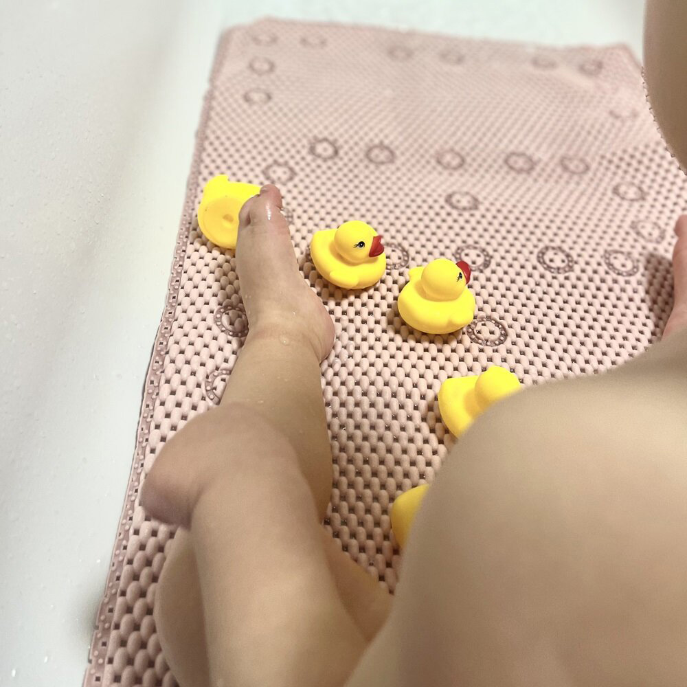 PETITE&MARS Podložka do vane protišmyková - Harry extra dlhá Pink