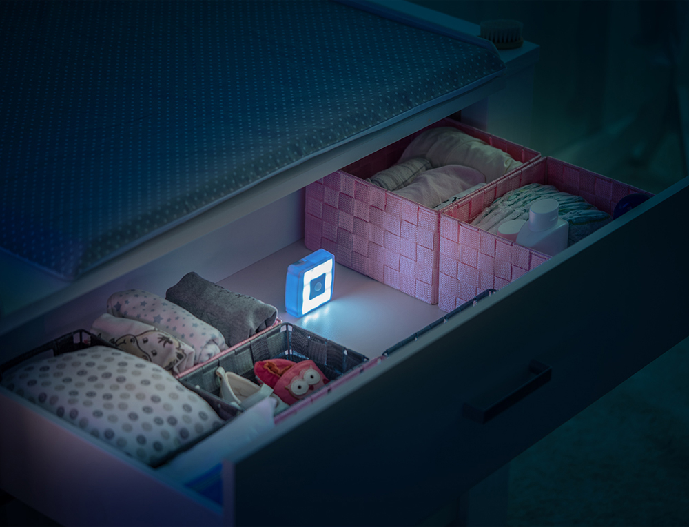REER LED Svetlo nočné so senzorom štvorcové