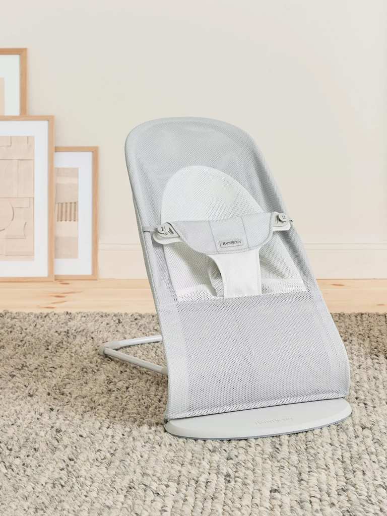 BABYBJÖRN Lehátko Balance Soft Silver White mesh, svetlá konštrukcia