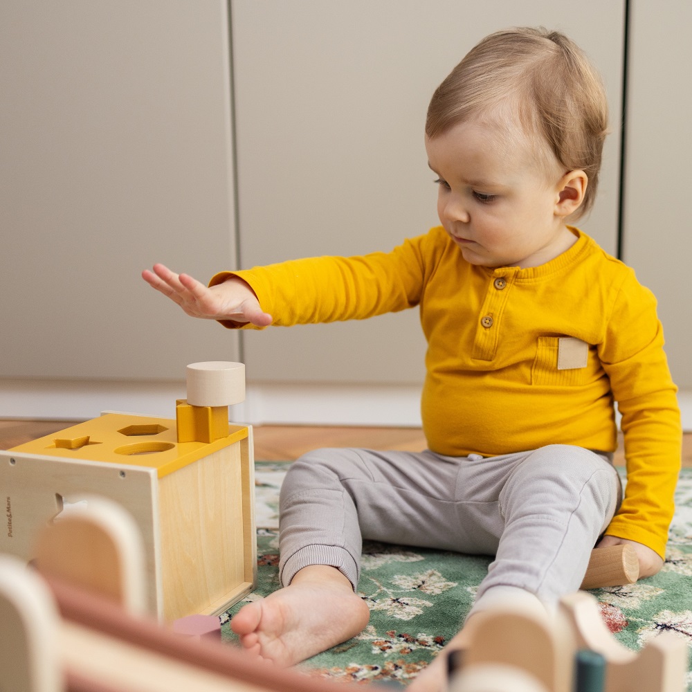 PETITE&MARS Hračka dřevěná třídící Gravity Wood of Mars 12m+ Cosmic Blue