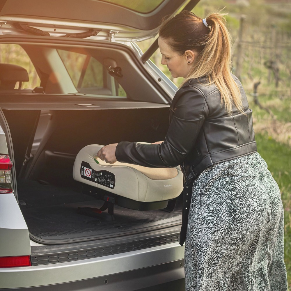 PETITE&MARS Podsedák Optimus Pro i-Size Caramel Brown 125 - 150 cm (22-36 kg)