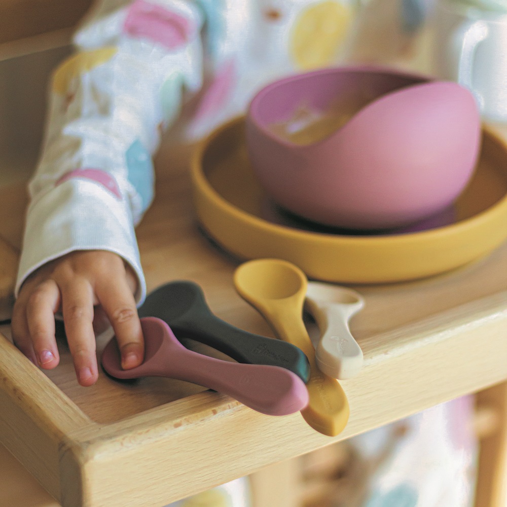 PETITE&MARS Příbor silikonový TAKE&MATCH Intense Ochre 6m+