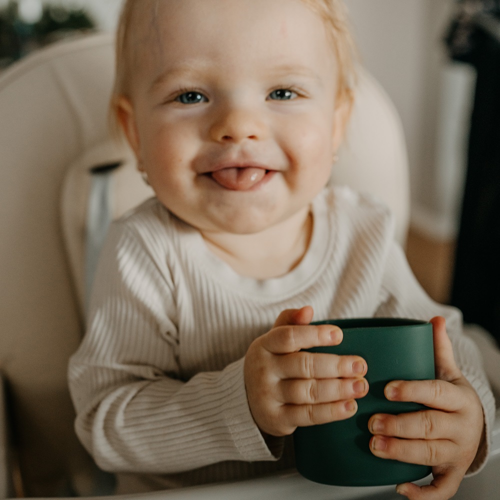 PETITE&MARS Hrnek silikonový Take&Match Intense Ochre 6m+