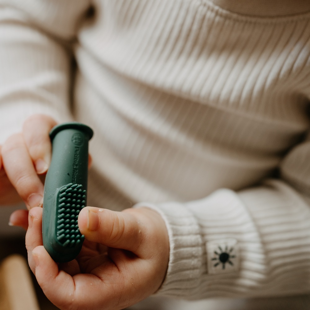 PETITE&MARS Sada silikonových zubních kartáčků na prst TAKE&MATCH Rose&Sand 2 ks 0m+