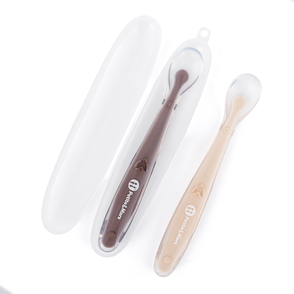 PETITE&MARS Silikónové lyžičky s puzdrom, sada 2 ks, Take&Match Sand - Cocoa 6m+