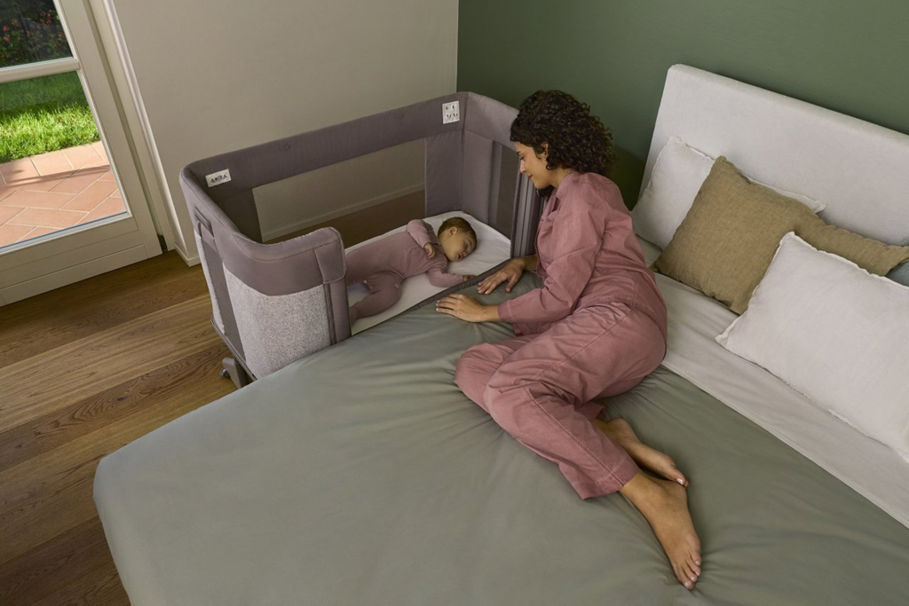 CHICCO Postieľka Next2Me Forever - Ash Grey