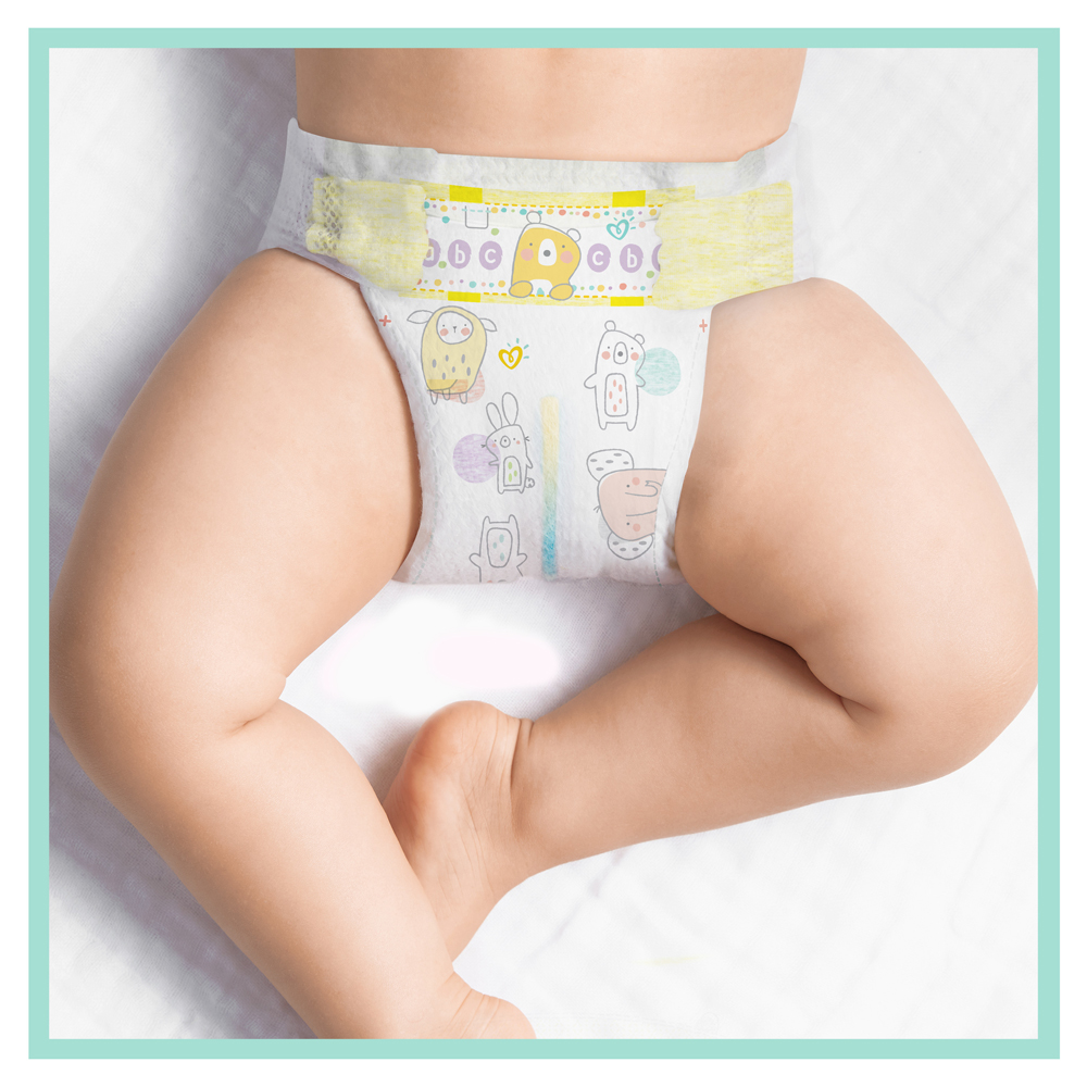 PAMPERS Balenie darčekové - Jednorázové plienky Premium Care 2 (4-8 kg), 136 ks + obrúsky ZDARMA