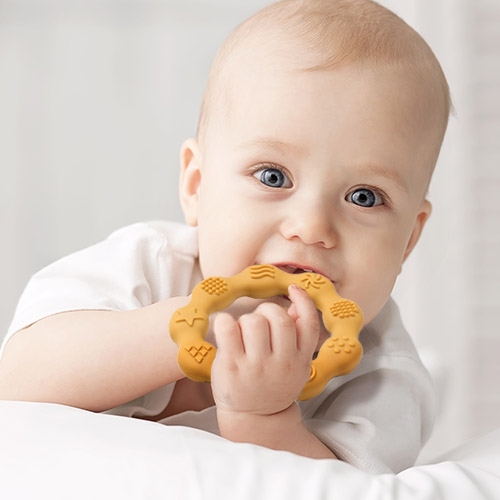 BABYONO Hryzačka silikónová Krúžok žltý