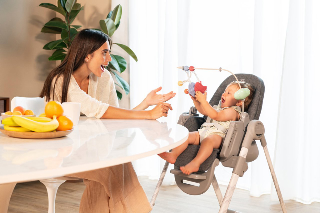 CHICCO Hrazdička Rainbow na jedálenskú stoličku Polly Armonia