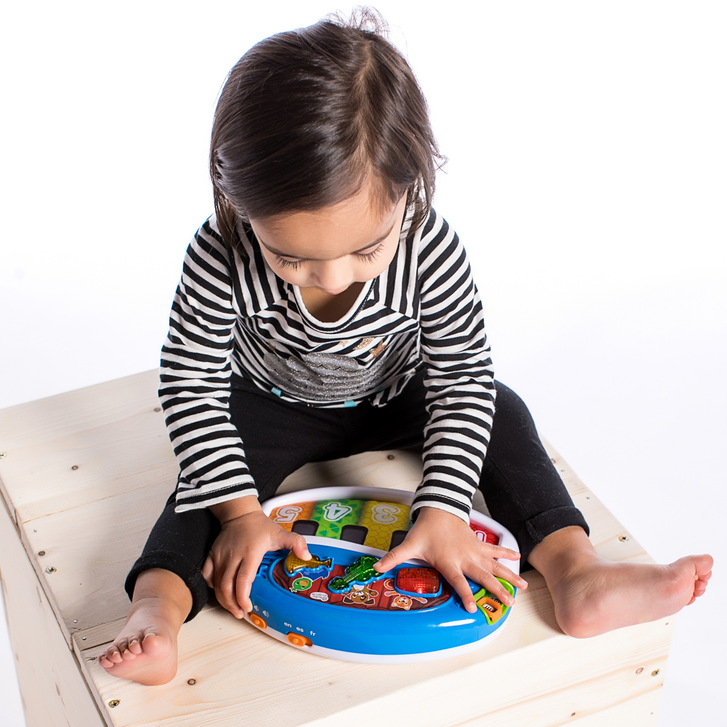 BABY EINSTEIN Hračka piano Discover & Play, 3m+
