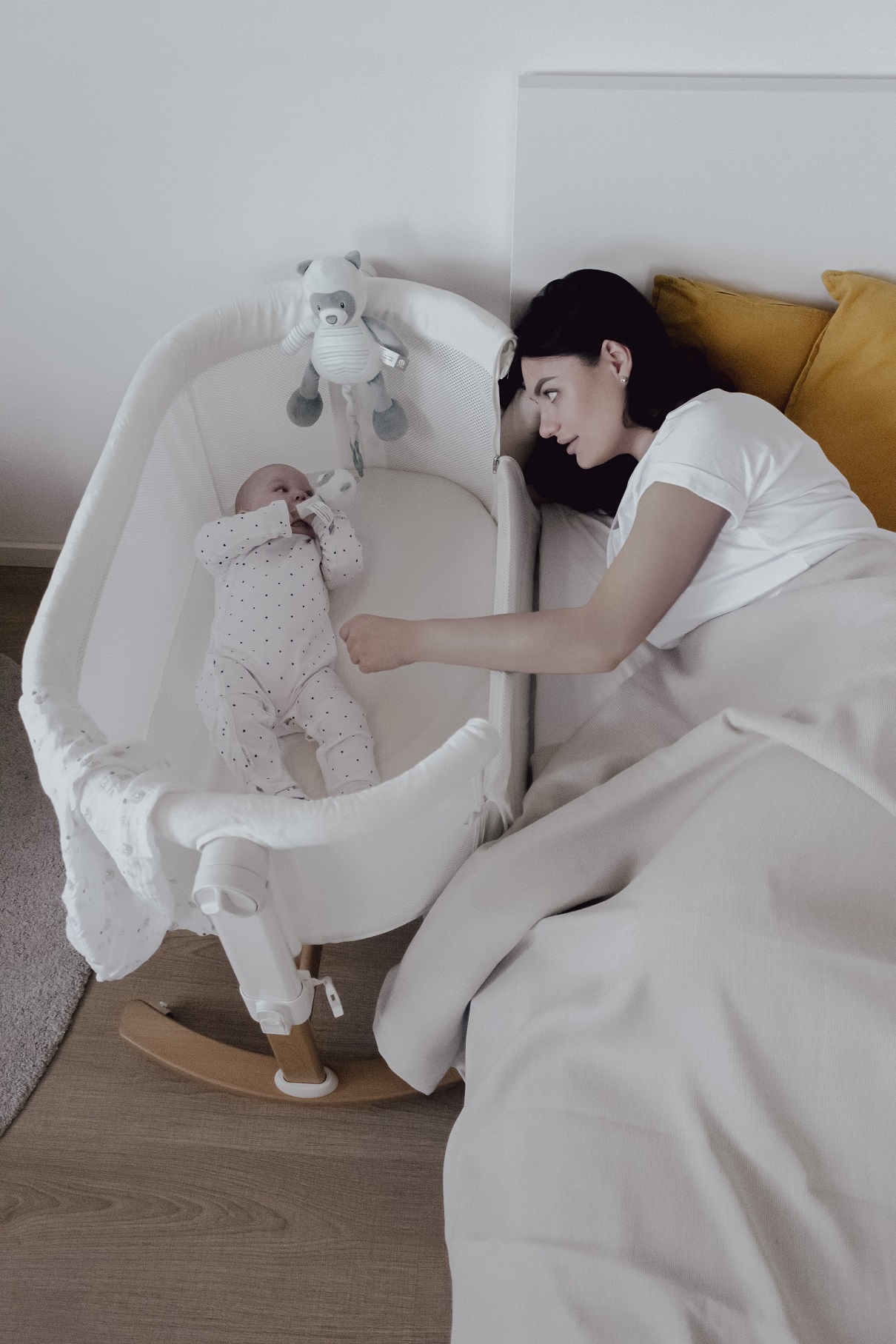 PETITE&MARS Postieľka detská polohovateľná s funkciou kolísky Glory 2v1 Mocha Beige