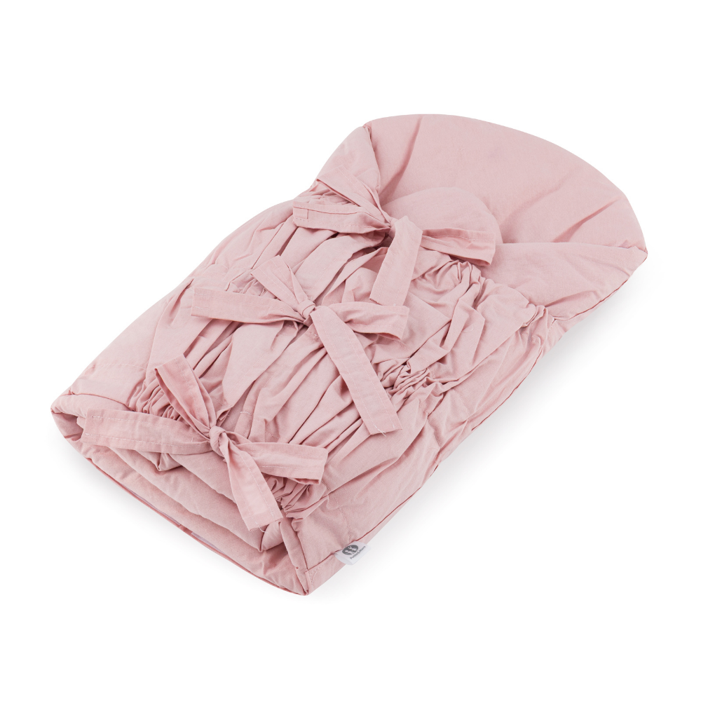 PETITE&MARS Zavinovačka šnurovacia Nurse s pevnou kokosovou vložkou Dusty Pink 75x75 cm
