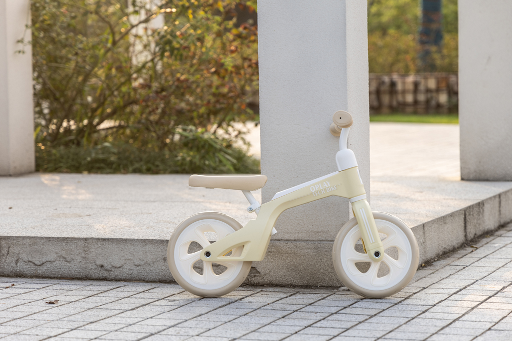 QPLAY Odrážedlo Tech Cream, věk 2-4 roky, do 30 kg