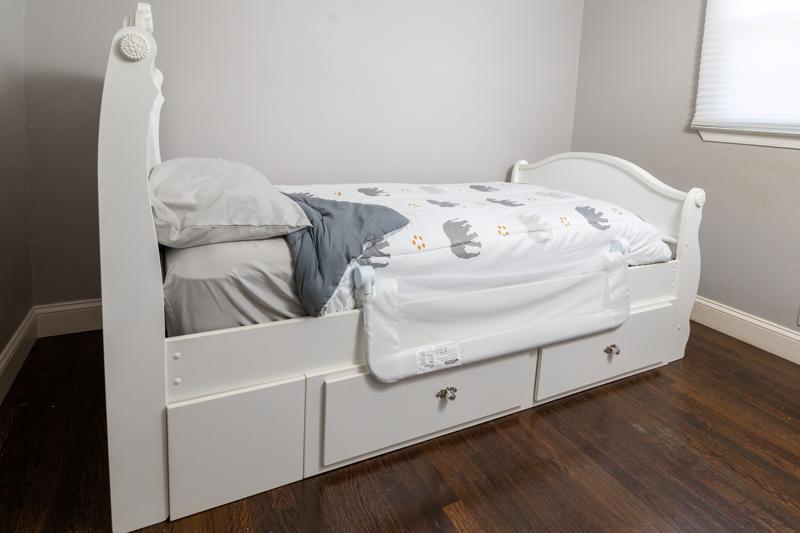 DREAMBABY Zábrana bezpečnostná Maggie na posteli Extra veľká 110x50 cm biela