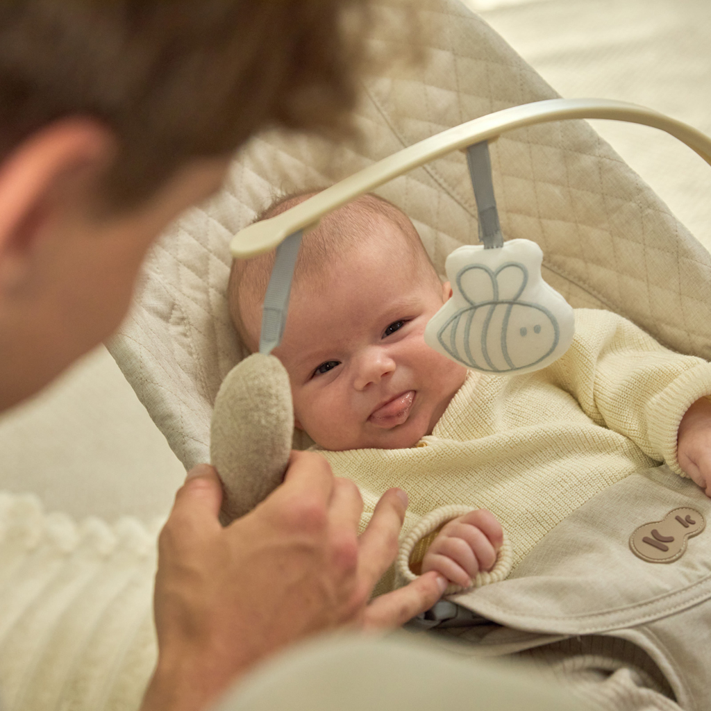 KINDERKRAFT Lehátko pohupujúce Mimi Beige wood, do 9 kg