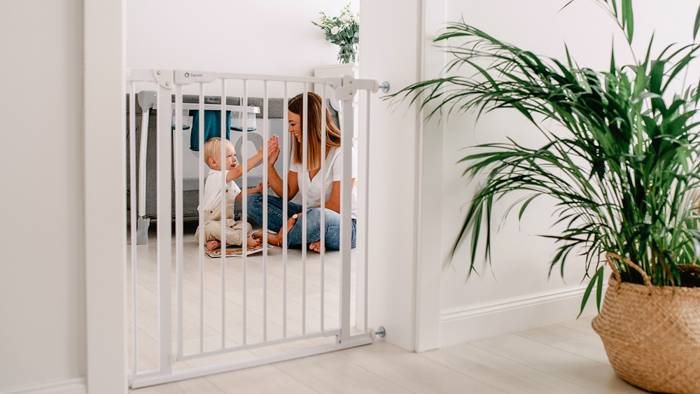 LIONELO Detská zábrana Truus Slim White 75-105 cm