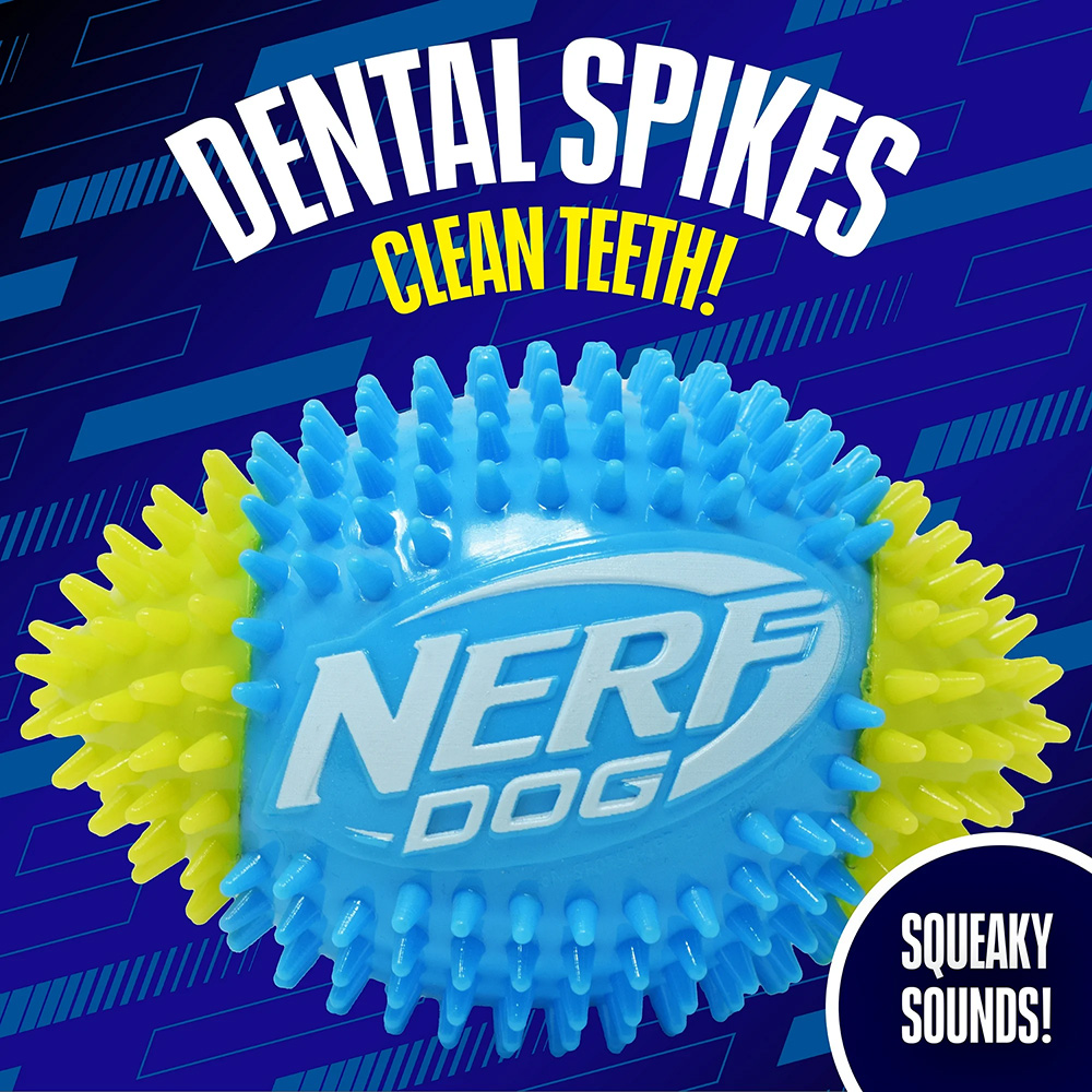 NERF DOG Hračka pre psov pískacia futbalová lopta so spikemi 15 cm