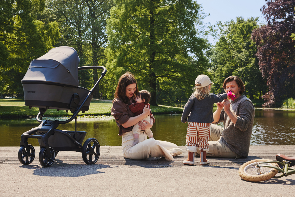 EASYWALKER SET Kočík 4v1 Harvey⁵ Premium 2v1 Mineral Grey LITE RWS + CYBEX Aton B2 i-Size + základňa