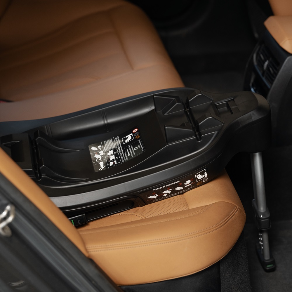 PETITE&MARS Core Pro i-Size 2026 Black Grey